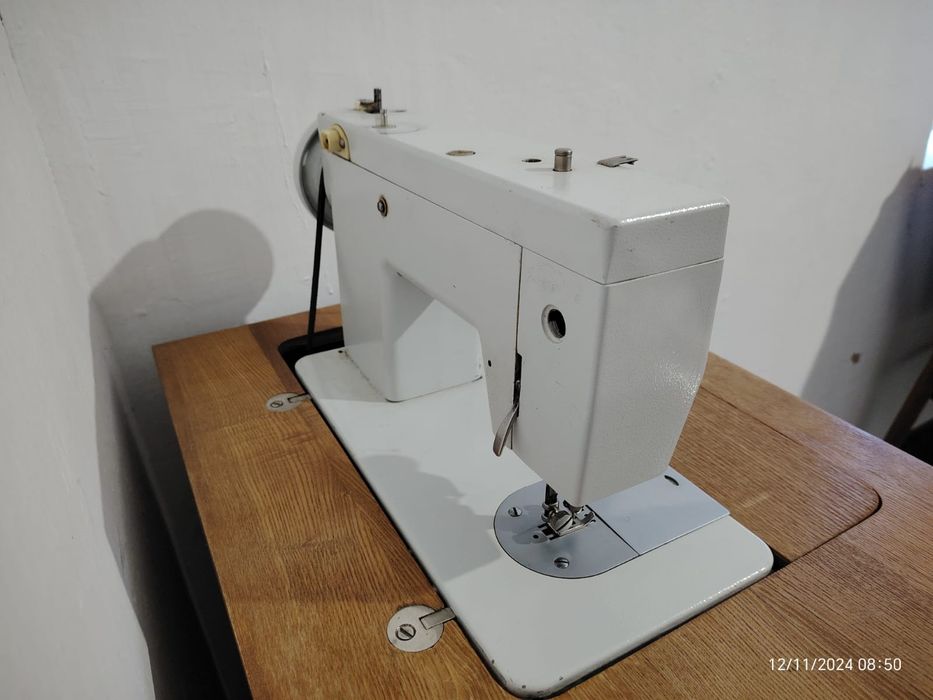 Chayka 143 Tikuv mashinasi xolati a'lo karobkasi rassiski