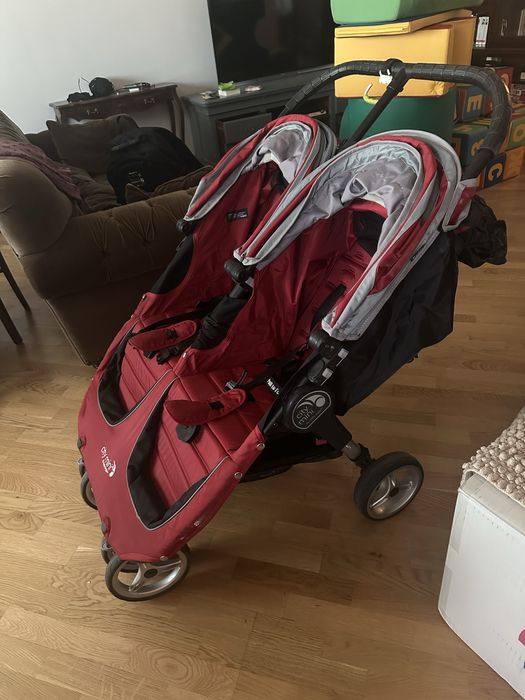 Коляска для двойняшек