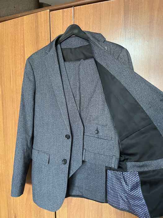 Костюм тройка серый Valentin Hill