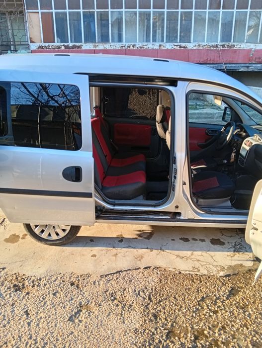 Opel combo 1.7 дизел с климатик и навигация