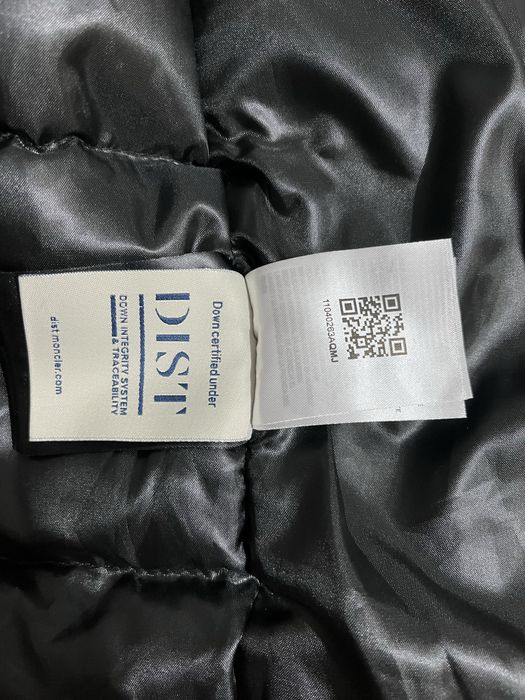 Vestuta foarte cute  Monclear