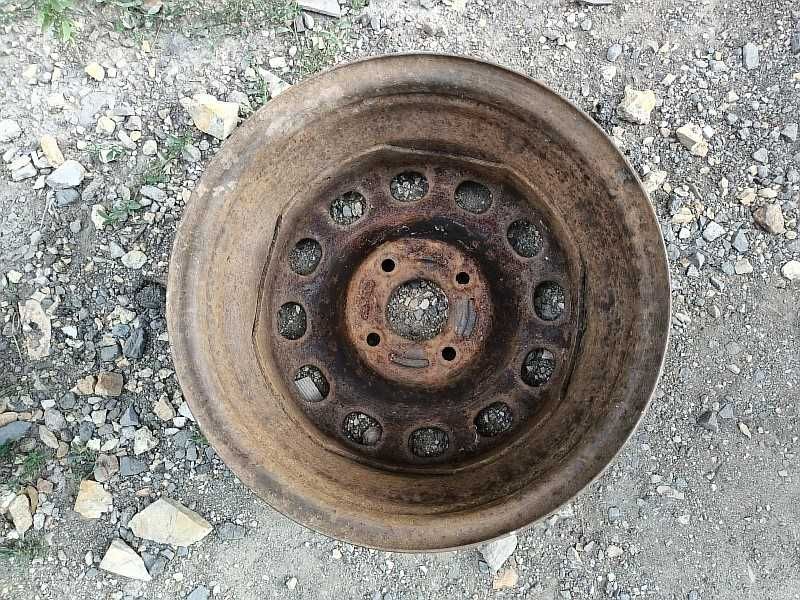 Продам ОДИН оригинальный металлический диск на Ford