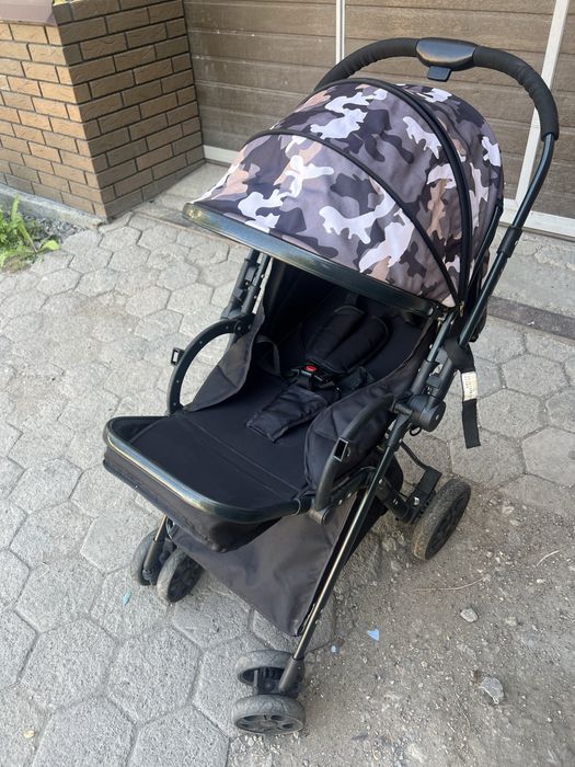 Каляска в хорошем состояние легкая