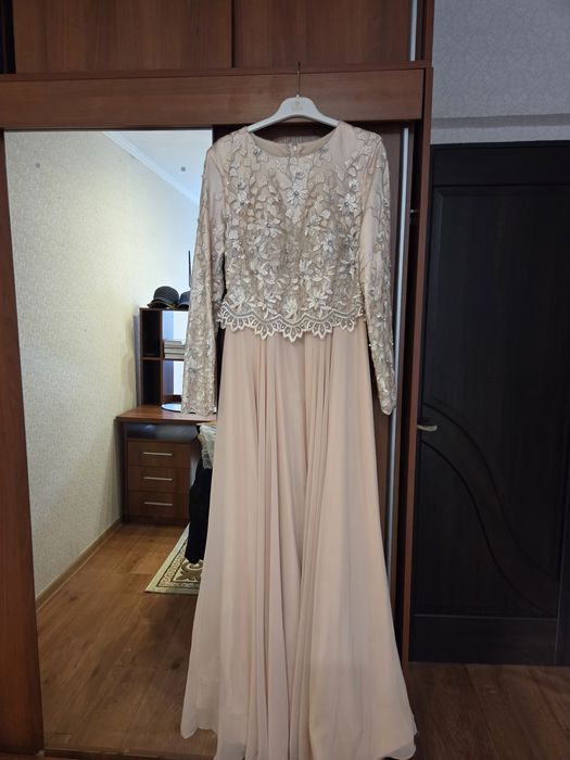 Вечерние платья продам