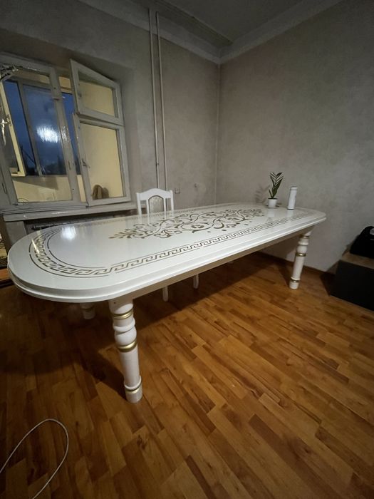 Продам стол в отличном состояний