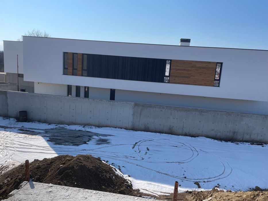 Строителство, изолация, алпинисти, ремонти, къртене и извозване .