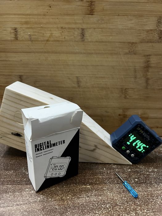 Inclinometru digital magnetic