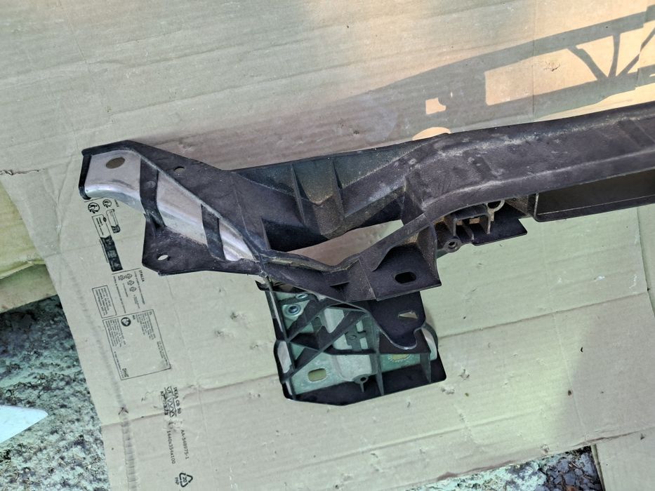 Очиларка преден панел Audi A4 B9