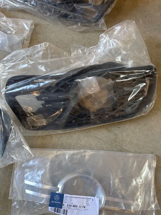 Части за Брония на Мерцеде w204