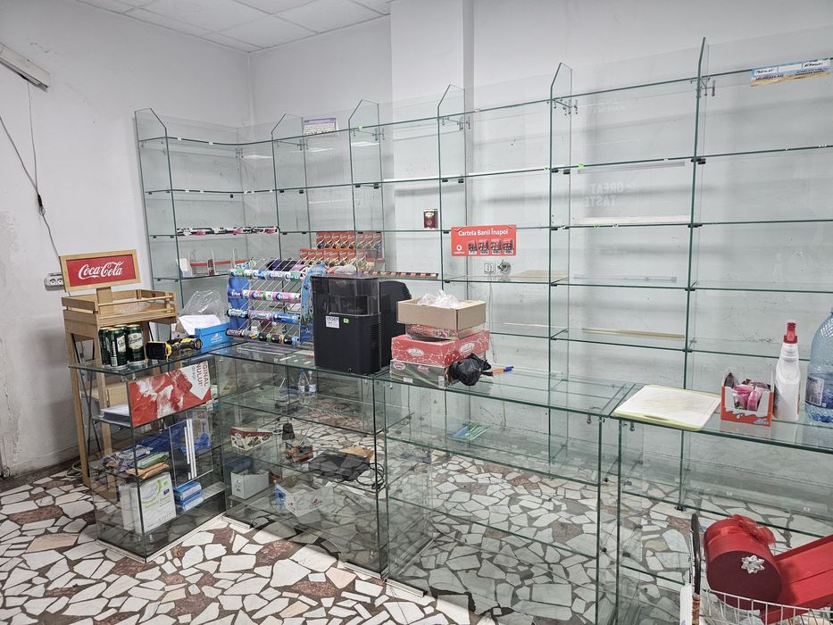 Vand lazi frigorifice si rafturi de sticla /tonete