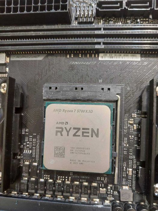 AMD Ryzen 7 5700X3D + Asus ROG StriX X570-i Gaming Wi-Fi