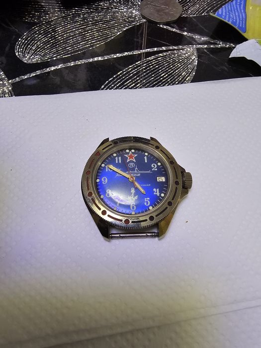 Часовник механичен и антични монети