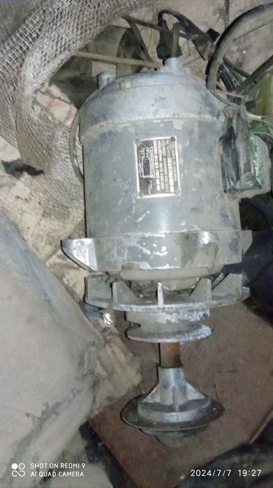 Kır mashina matori ishlagan Va ishlayotgan