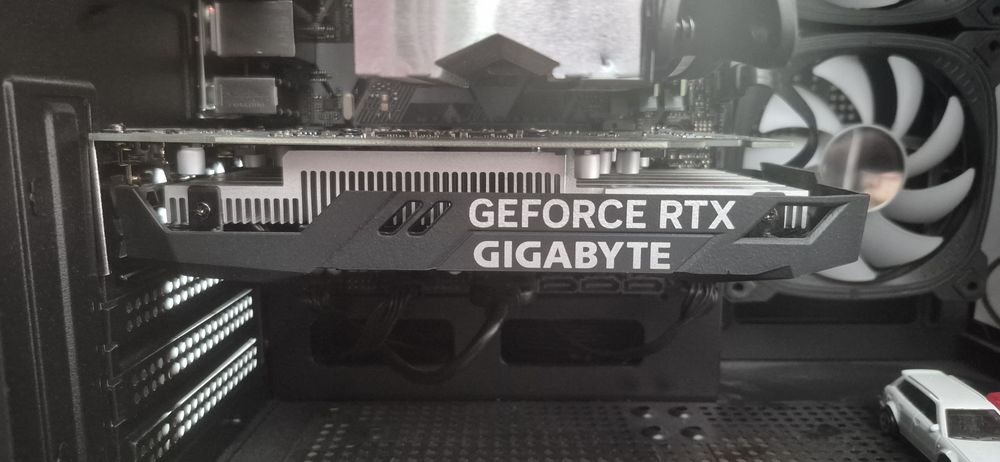 RTX 3050 8GB Gigabyte