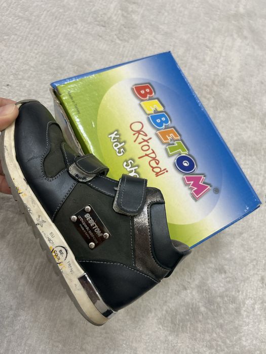 Продаются детские ботинки