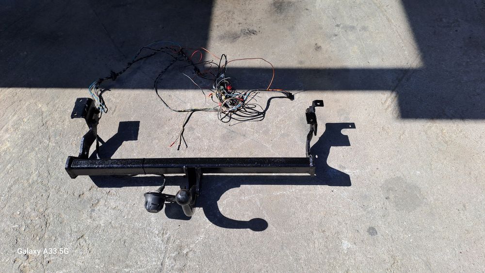 Продавам оригинален теглич за Mazda Demio/ Мазда Демио