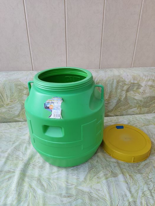 Продам бачок для воды 35 литров