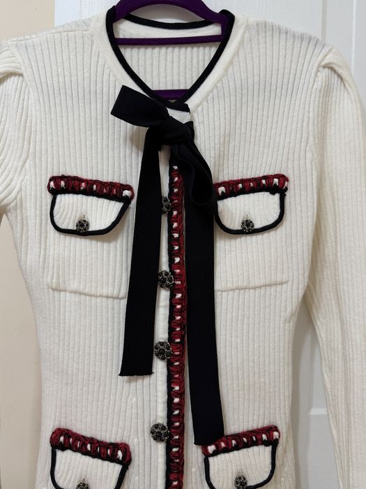 Платье длины до колен в стиое олд мани