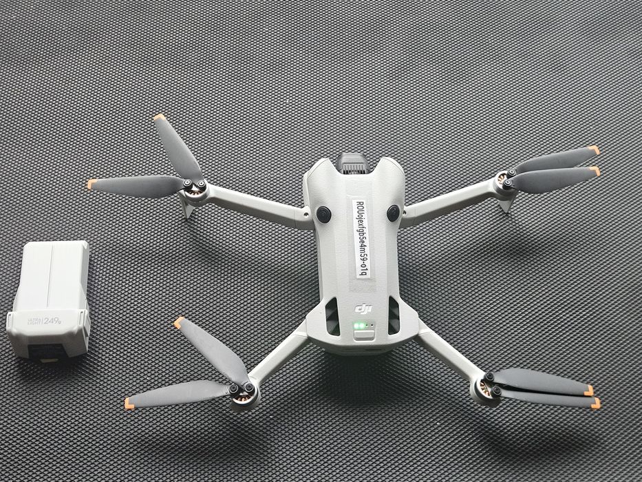 Vând drona DJI Mini 4 Pro + RC 2 + 2 baterii – în garanție!