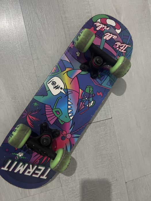 Продам почти новый скейтборд