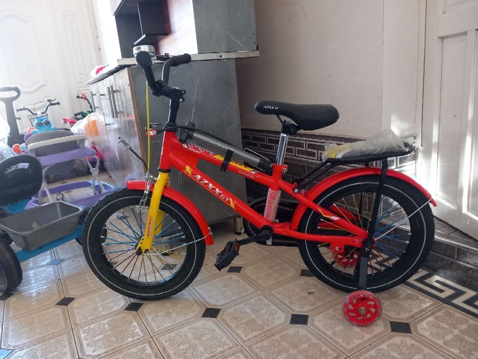 Har xil turdagi yangi  velosiped va moshinchalar sotiladi