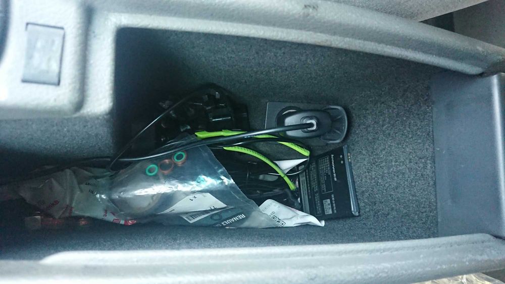 Продавам козирка за Laguna 2 със вградена Garmin навигация