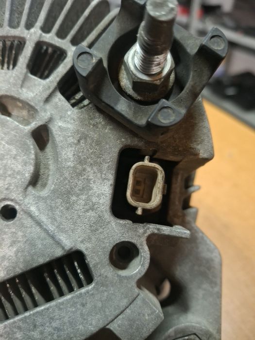 Alternator Renault Laguna 3  Megane 3  Scenic 3  2.0 DCI