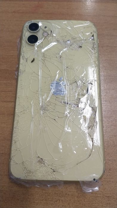 Iphone 11 64gb galben, blocat, pentru piese