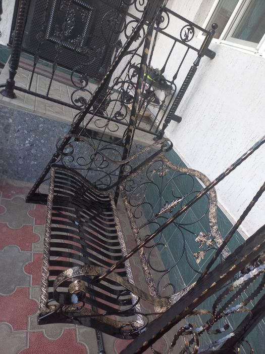 Кованая качеля  для сада