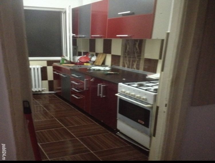 Apartament, semidecomandat, 2 camere, etajul 2, în municipiul Bârlad