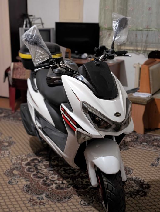 Макси скутер "Surpass"