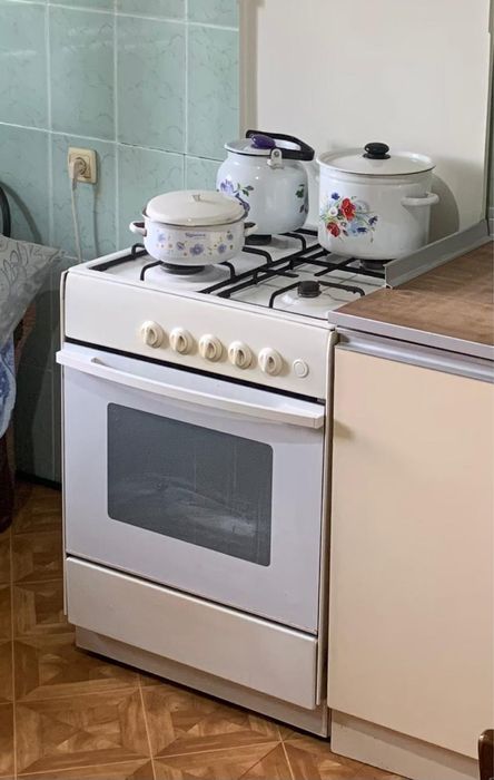 Продам газовую плиту