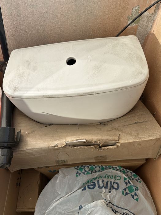 Продам унитаз с бачком