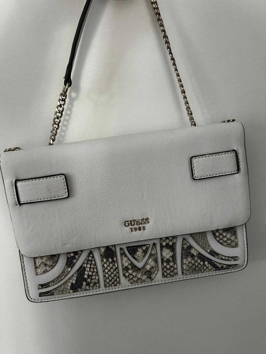 Geantă Guess crossbody albă