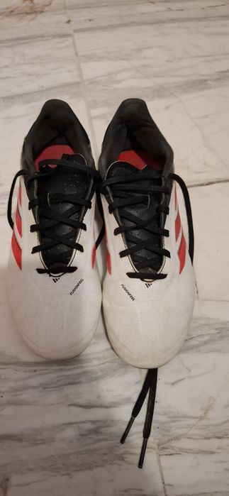 Продавам запазени детски бутонки adidas
