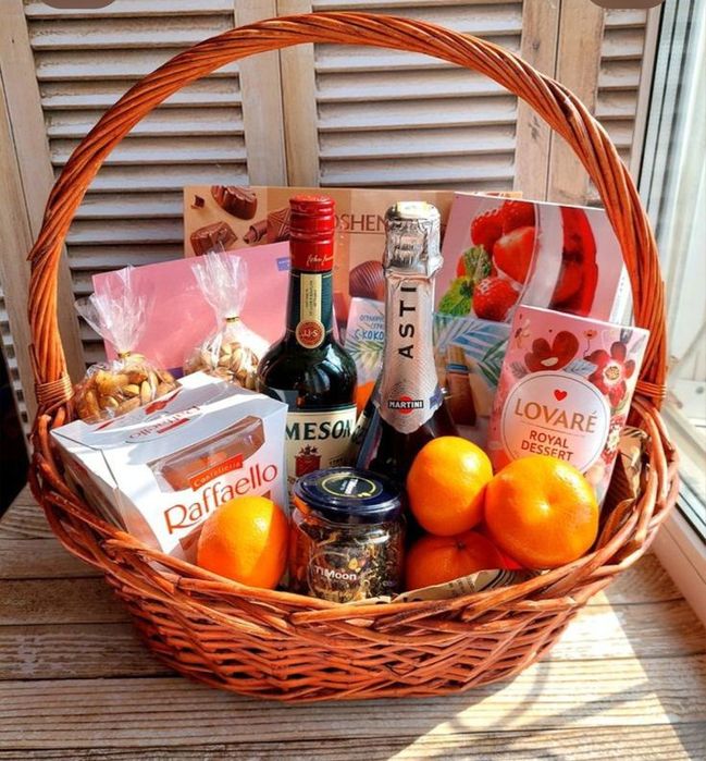 Корзины прдарочные  на 8 марта