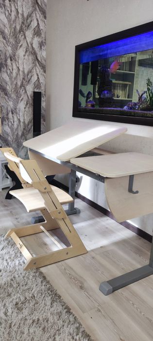 Школьная парта и стул