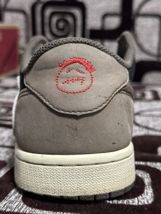 Travis Scott Jordan 1 low maro 42