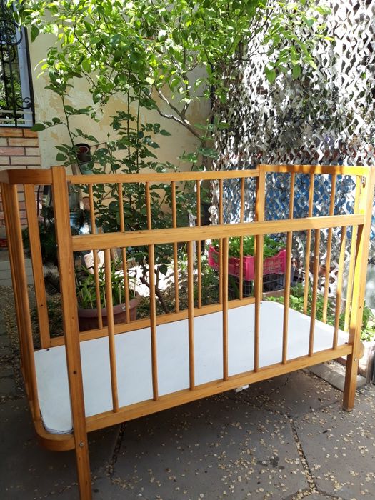 Продам детскую кроватку