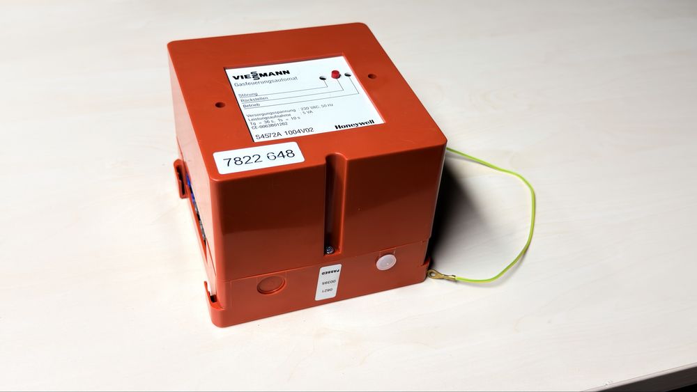 Automat Viessmann 7822 648 Honeywell S4572A 1004V02 – comandă arzător pe gaz, 230V, NOU