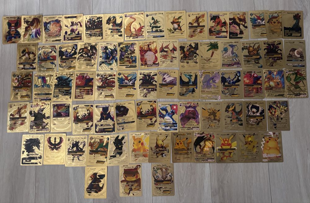 Carti pokemon + album + 2 carti speciale in jur de 300 de carti