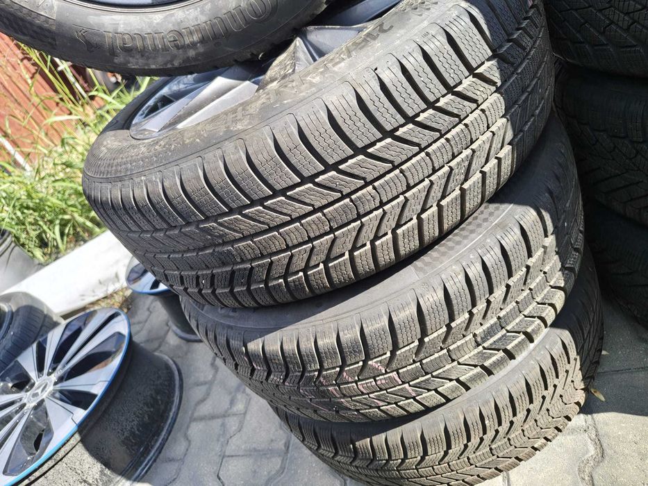 Jante Volkswagen Passat B8 B9 Anvelope Iarna Pirelli 215 55 17