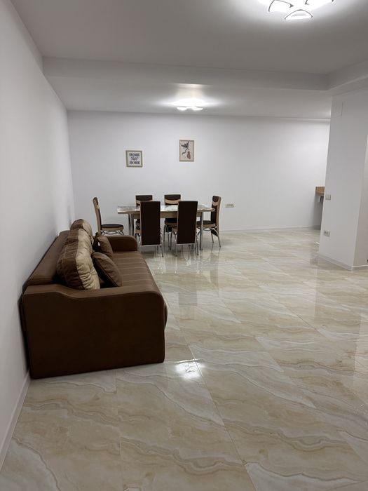 Închiriez apartament cu curte în Lumina, cu garantie o luna