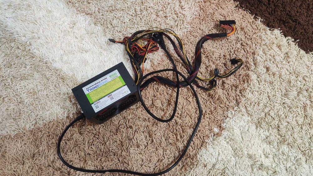 Захранване за компютър 700 вата