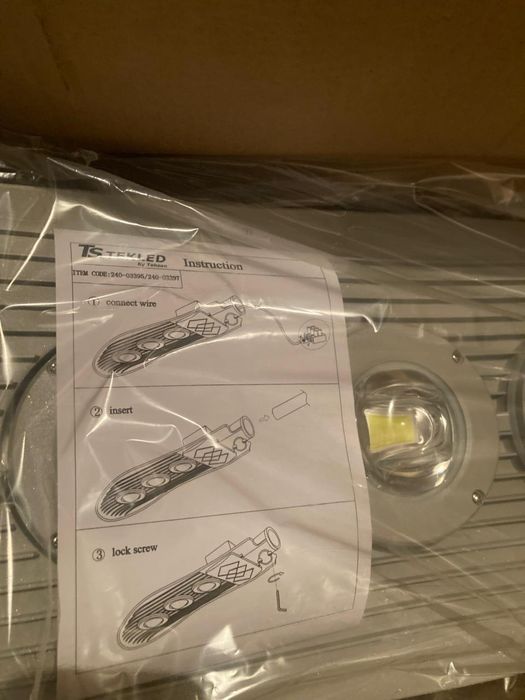 Продам уличный светильник 3шт