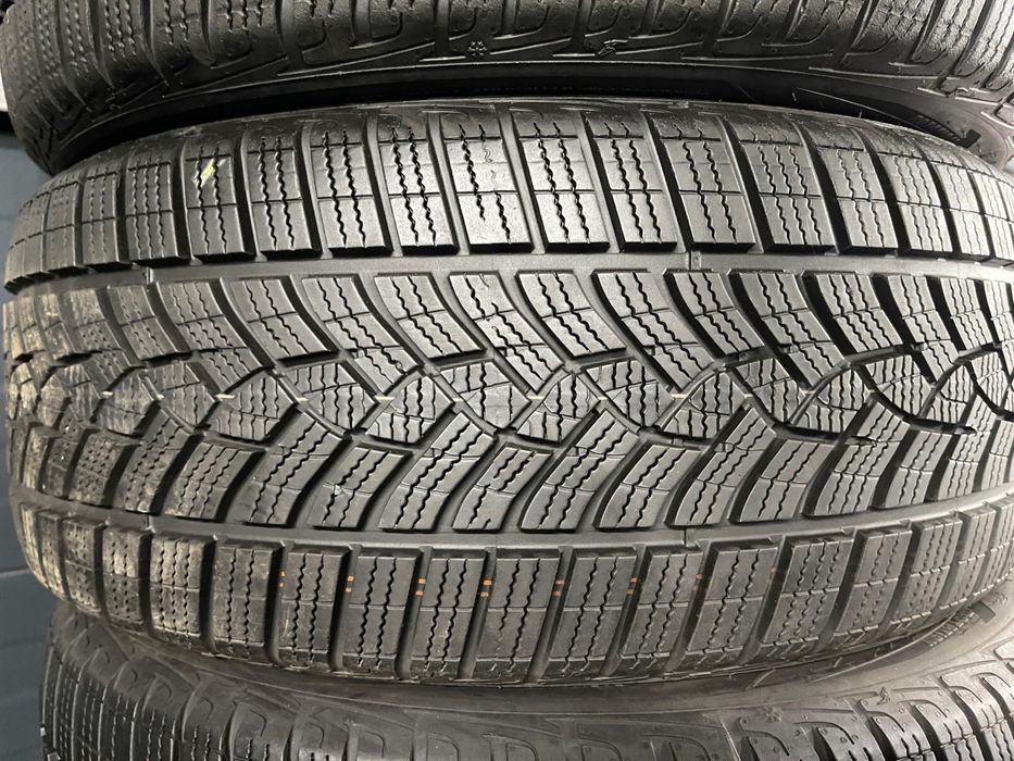 225/45R18 GoodYear iarna M+S aproape noi