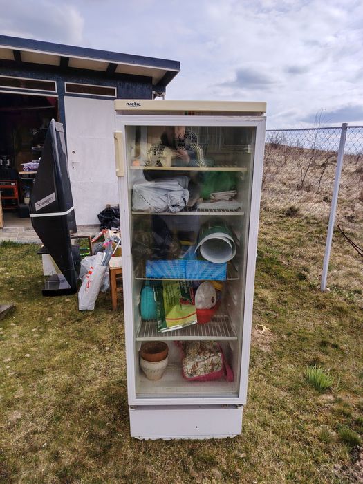 Vând vitrina frigorifica