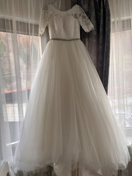 Rochie de mireasă cu trenă, marime 36. Mai multe detalii