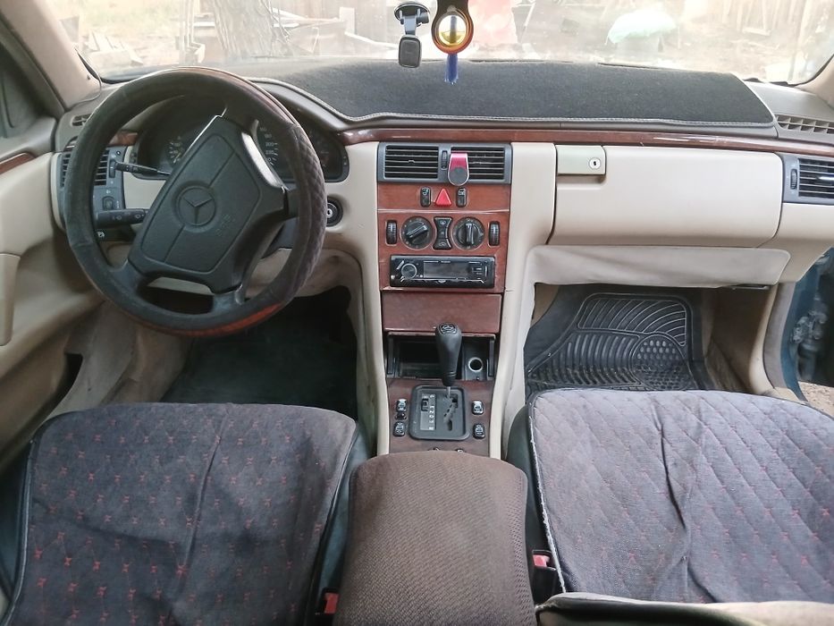 Продам мерседес W210 E230