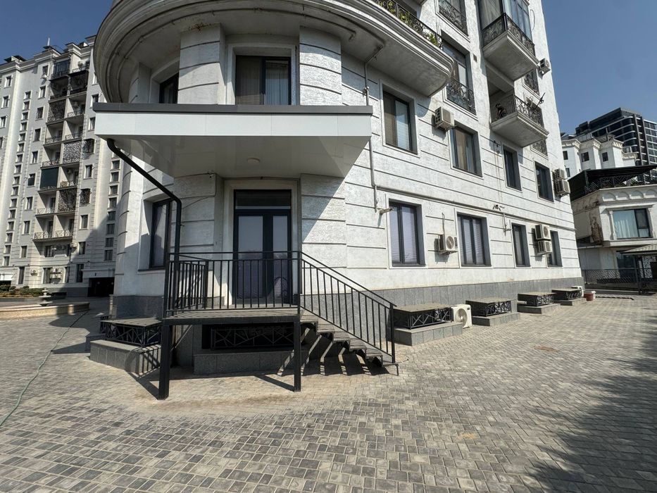 Сдаётся нежилое помещение под офис. 242м2. 1900 y.e